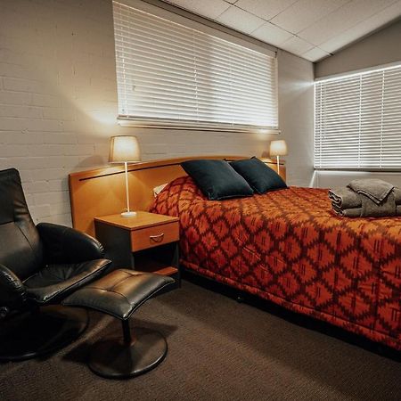 Seasons Hotel Newman Extérieur photo
