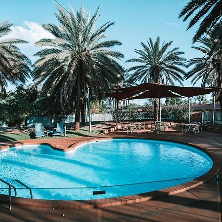 Seasons Hotel Newman Extérieur photo