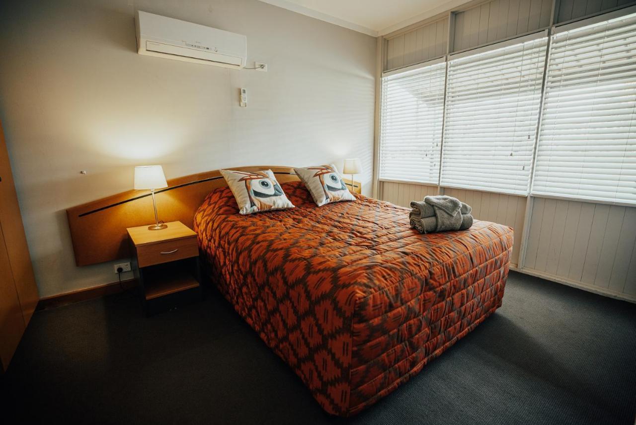 Seasons Hotel Newman Extérieur photo