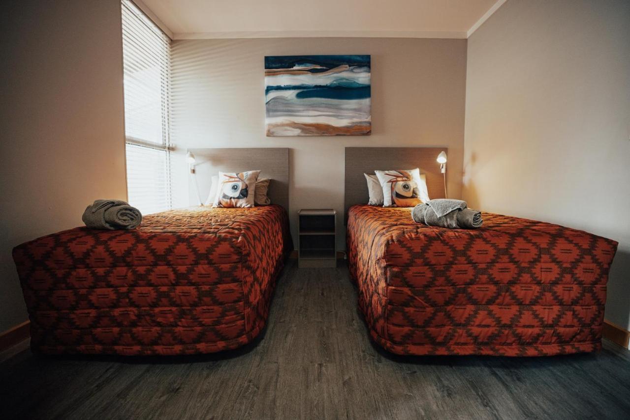 Seasons Hotel Newman Extérieur photo