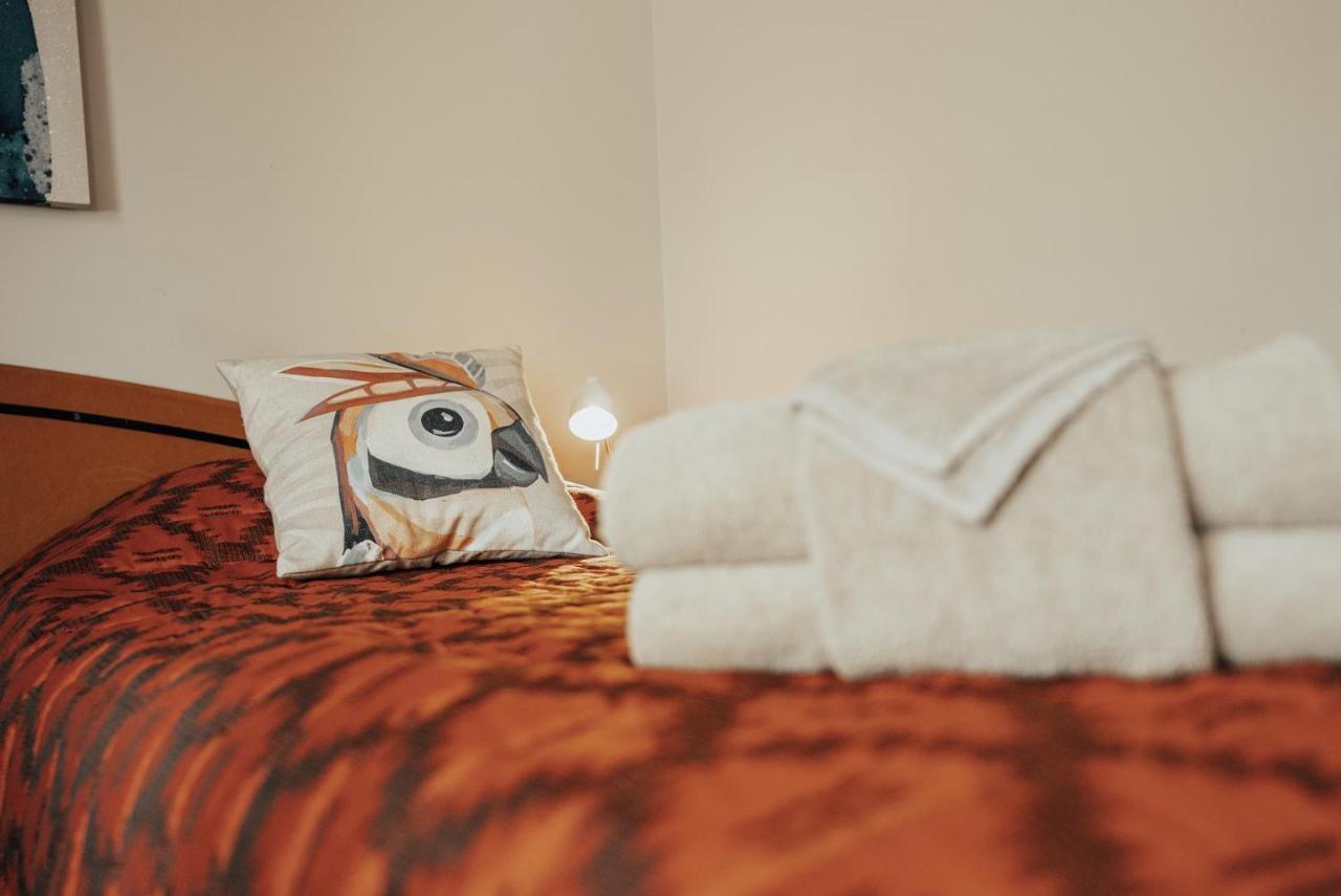 Seasons Hotel Newman Extérieur photo
