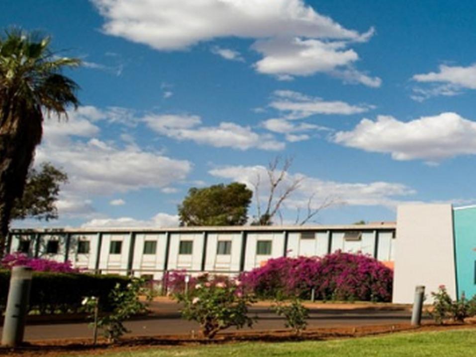 Seasons Hotel Newman Extérieur photo