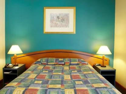 Seasons Hotel Newman Extérieur photo