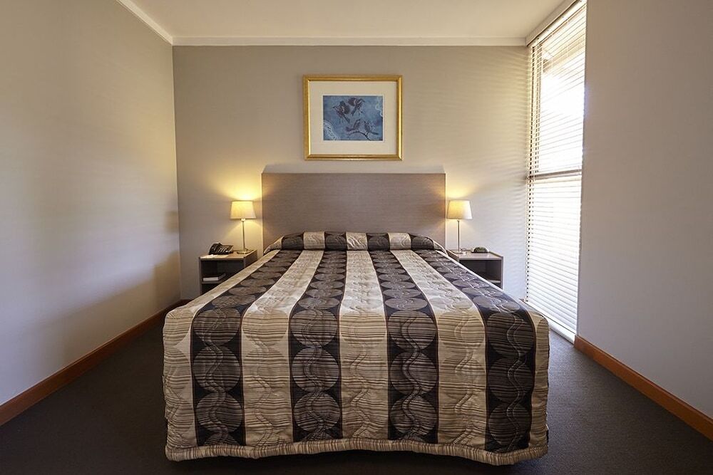 Seasons Hotel Newman Extérieur photo